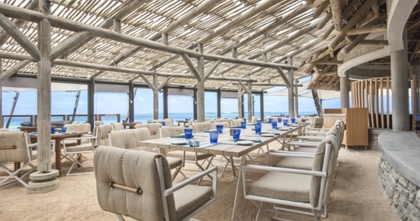 hotel-heritage_awali-golf-spa-resort-ile-maurice-infinity-blue-bar