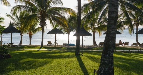 hotel-lux-le_-morne-resort-ile-maurice-garden
