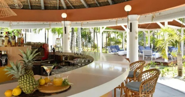 veranda-palmar-beach-hotel-ile-maurice-main-bar